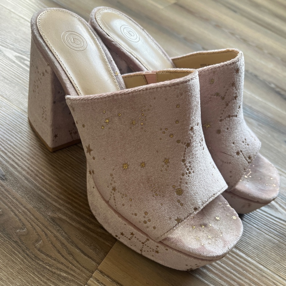 (Size 7) Pink Velvet Constellation UO Mule, Used